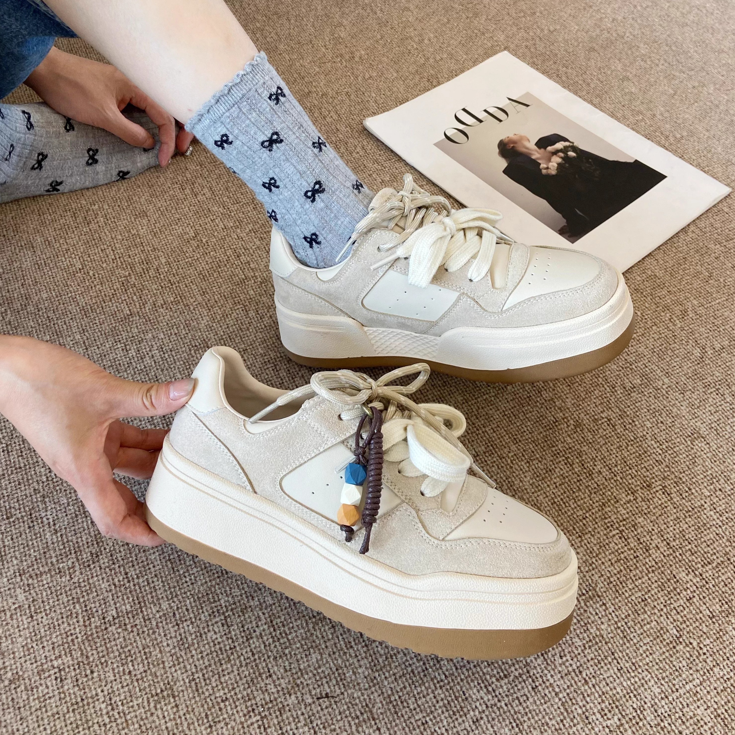 板鞋女款2025新款百搭休闲真皮拼色厚底舒适透气不累脚双鞋带女鞋