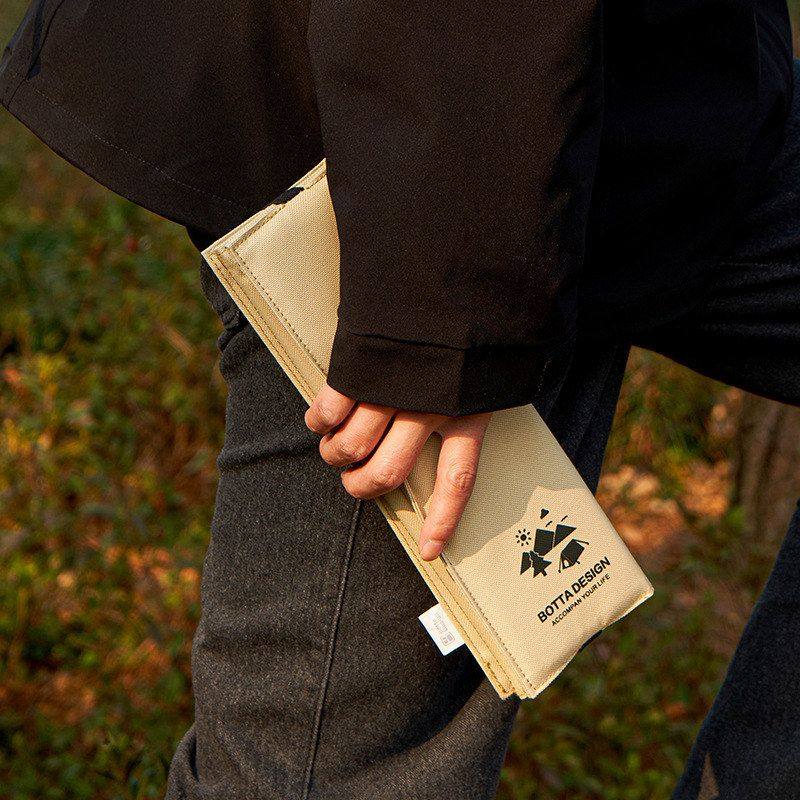 BOTTA DESIGN户外时尚防潮隔热坐垫简约时尚旅行折叠方便折叠坐垫