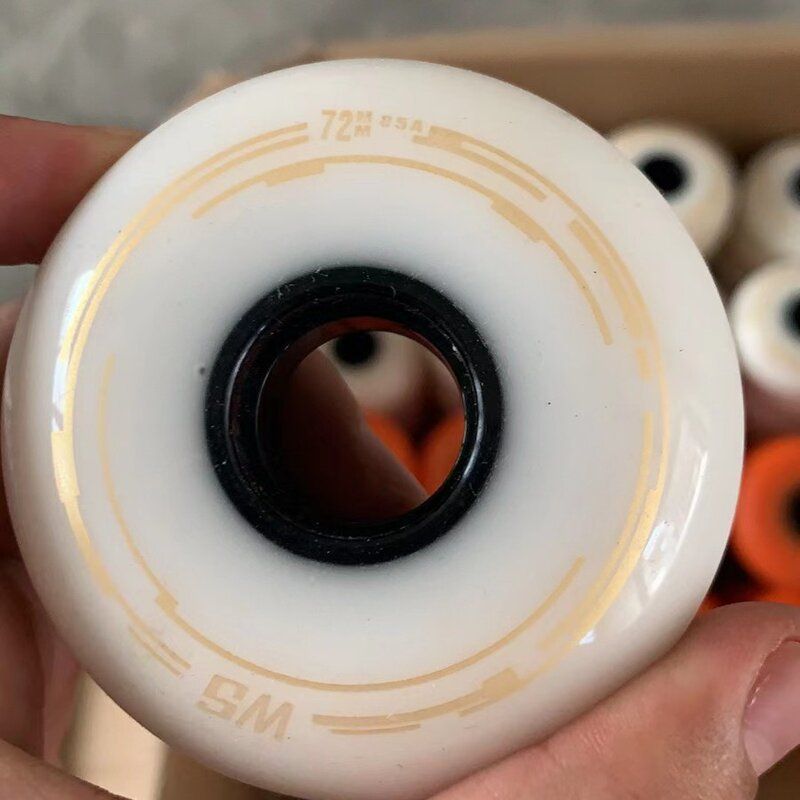 库存轮滑鞋熊猫眼溜冰鞋轮子PU防滑静音耐磨成人轮滑平花刹车轮子