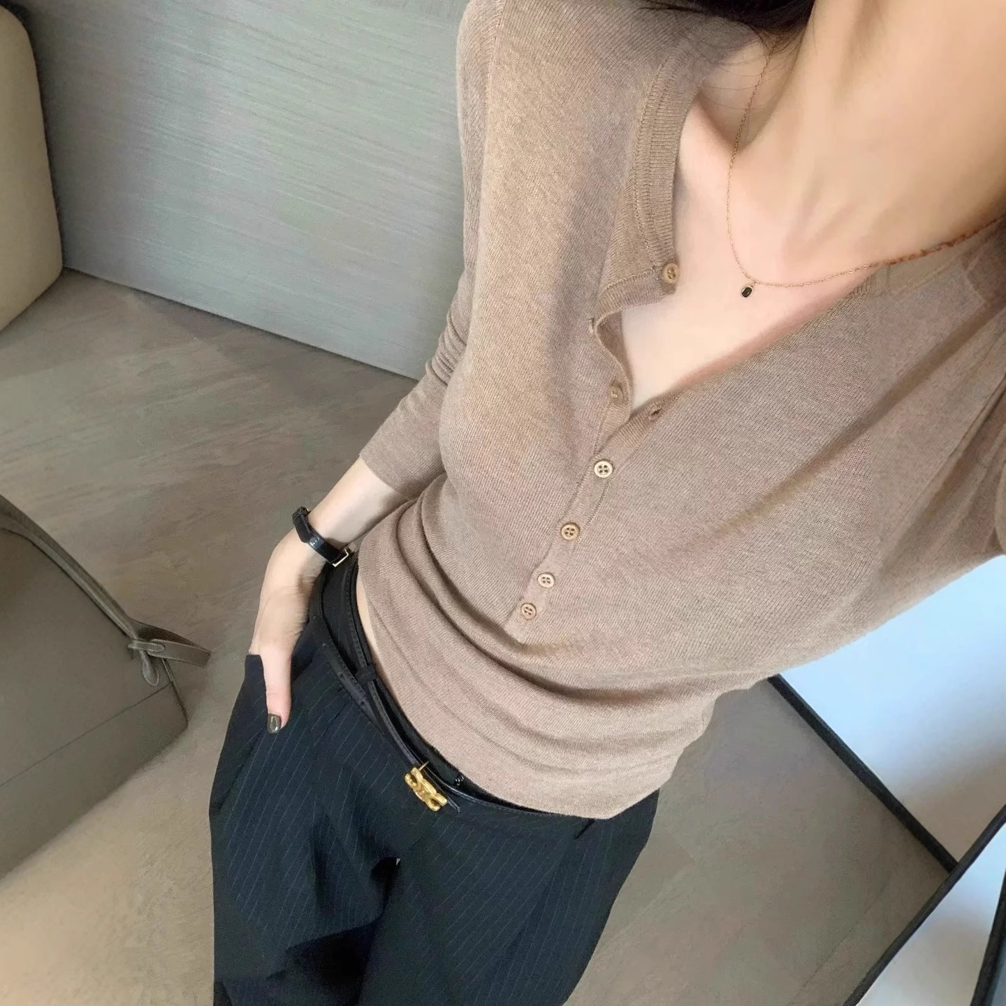 清河县秋杰羊绒制品有限公司老钱风精纺羊毛针织衫女修身正肩上衣