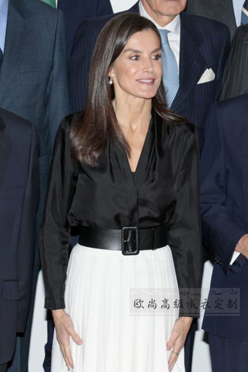 西班牙王妃同款法式黑色v领衬衫设计感小众长袖上衣白色半裙套装