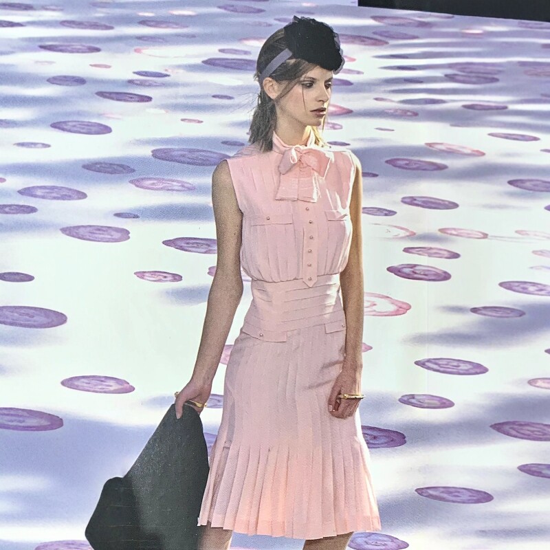 经典秀场大牌粉色真丝衬衫上衣+百褶半裙修身套装裙夏季新款时尚