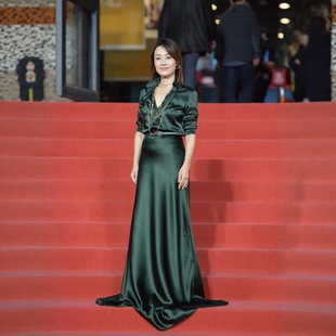 裙春夏 长半裙微喇叭裙优雅套装 高级定制明星同款 墨绿色真丝衬衫