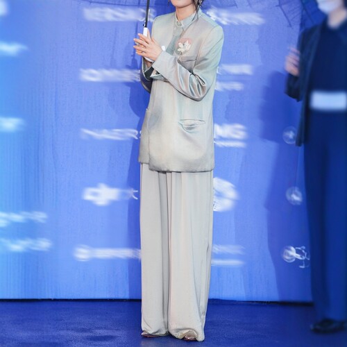 高端定制浅绿色醋酸长款西装外套+阔腿裤+透视欧根纱衬衫三件套装