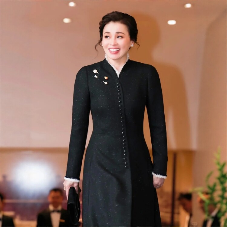 高级定制王后同款黑色国风立领单排扣亮丝羊毛大衣外套女长款修身