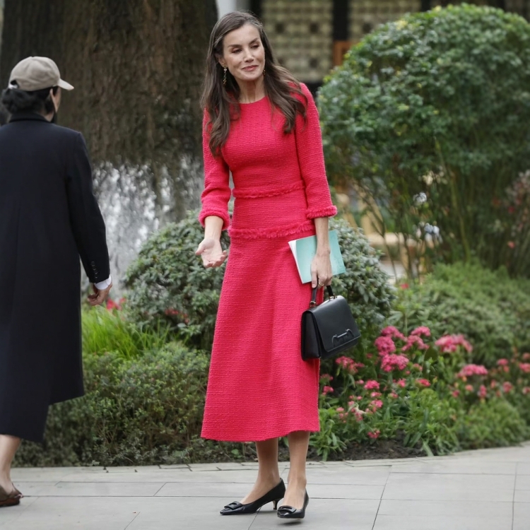 高端定制西班牙王后同款玫红色小香风连衣裙长款修身优雅时尚秋冬