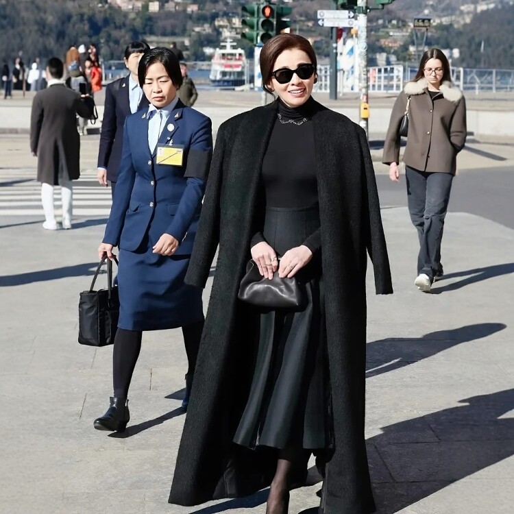 高级定制王后同款黑色羊驼毛大衣冬青果领外套女长款简约大气高贵
