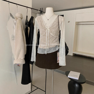 女3382 蕾丝衫 Y.JIA伊嘉秋冬时髦内里磨毛修身 显瘦内搭叠穿V领长袖