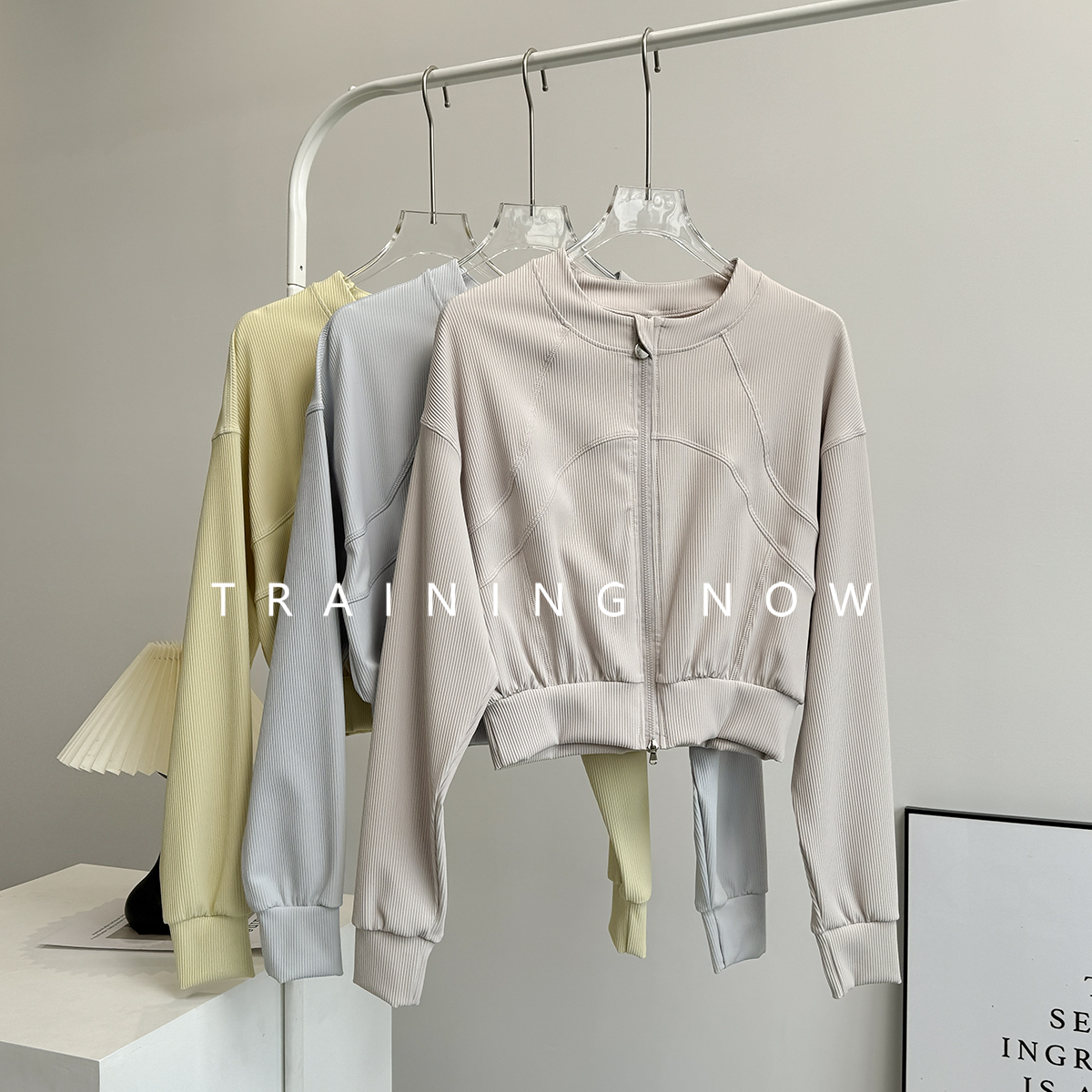 高颜值瑜伽服外套女秋季短款显瘦