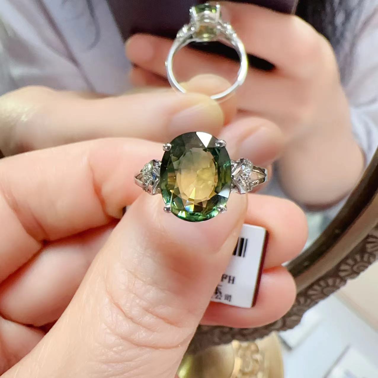 18K金镶天然蓝宝石女戒正品包邮