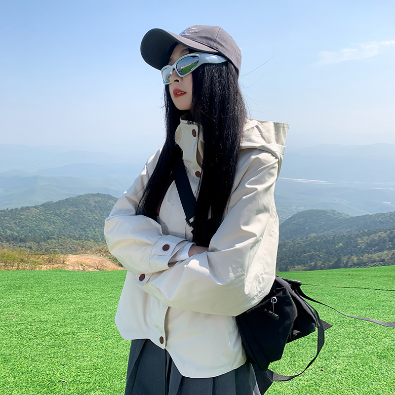春秋季外套女款冲锋衣2025新款爆款小个子夹克登山服户外软壳薄款