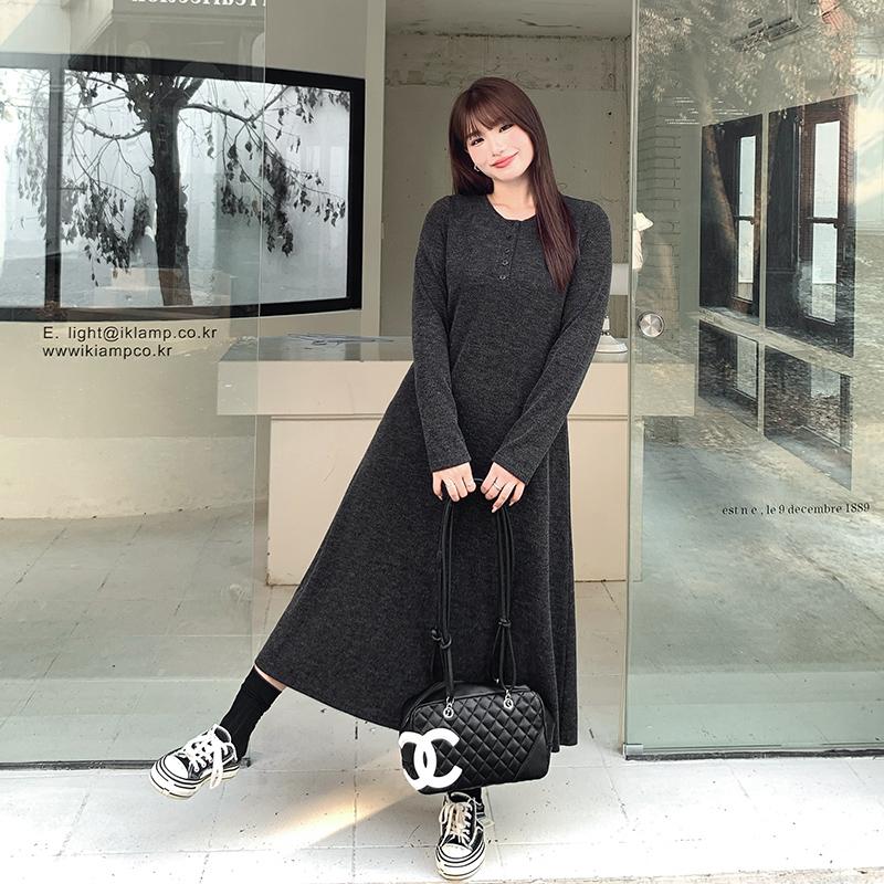 微胖mm简约针织长裙2024秋冬新款大码女装显高显瘦遮肚收腰连衣裙