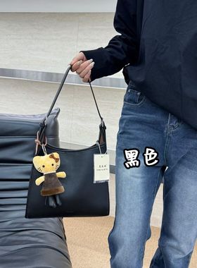 2025新款时油蜡皮邮差简约百搭锁扣休闲单肩斜跨女包美乐提96002