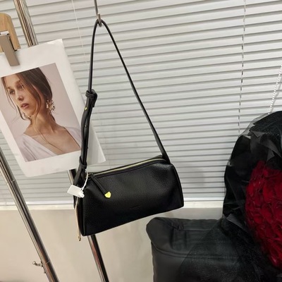 2025新款百搭单肩斜挎包质感爆款枕头女包菲诗小铺小牛皮85012包