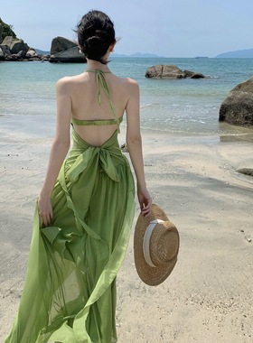 法式绿色露背吊带连衣裙女夏多巴胺云南大理泰国海边度假沙滩长裙