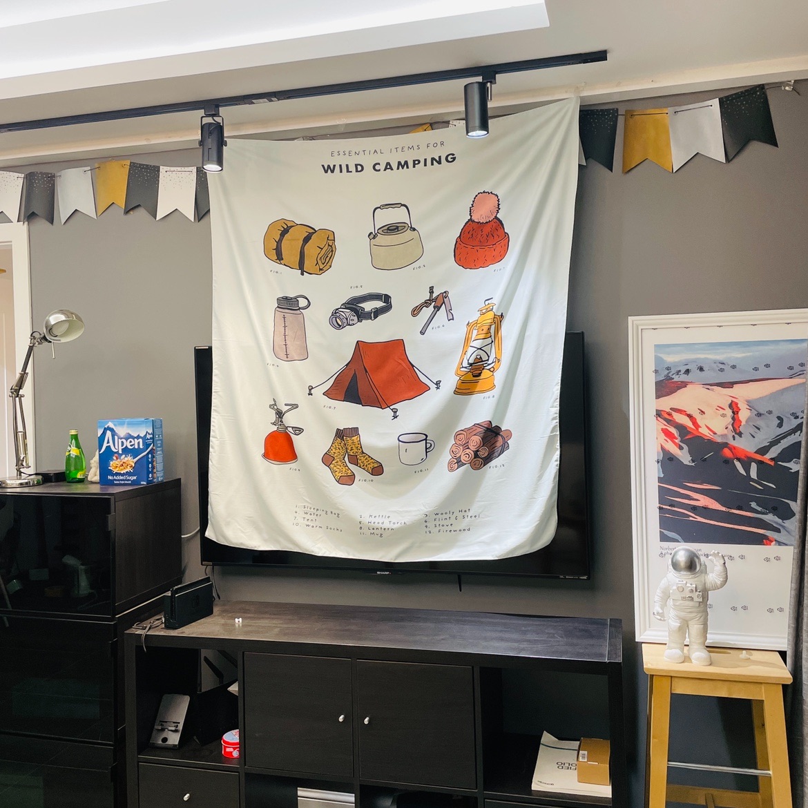 野外求生户外露营室内挂墙壁的