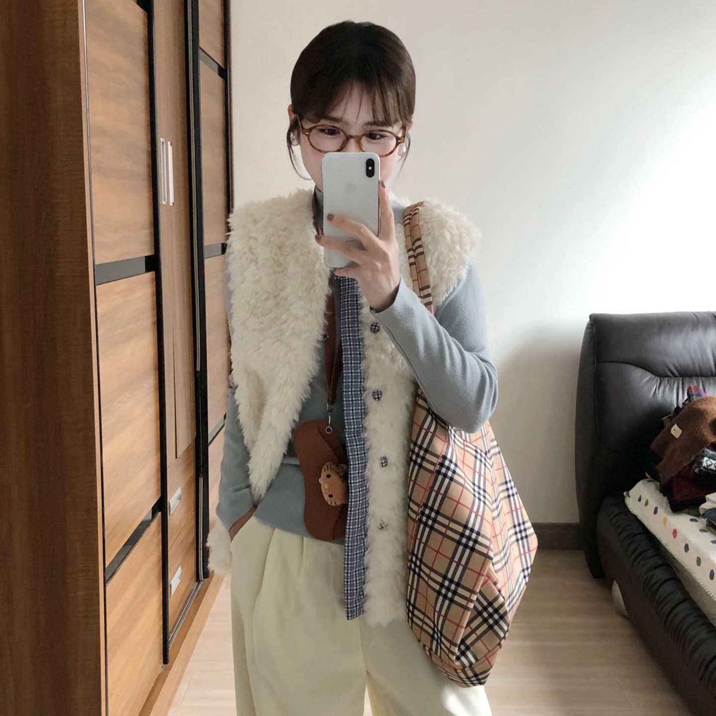 秋冬新百搭羊羔毛绒无袖马甲女舒适保暖休闲风无外穿温暖皮草马夹