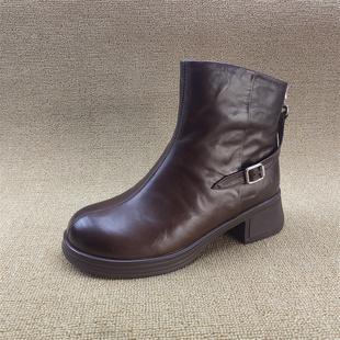 2025复古风真皮短靴女冬季皮带扣坡跟圆头加绒保暖棕色机车靴