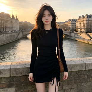 黑色紧身褶皱连衣裙秋冬修身气质包臀短裙小个子休闲港味抽绳裙子