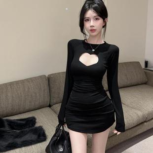 小心机辣妹镂空爱心黑色连衣裙春季新款设计感修身显瘦包臀短裙潮