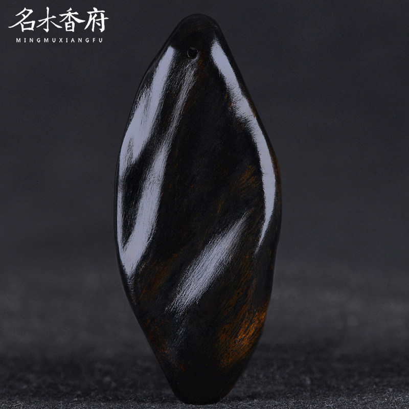 名木香府高油高密沉香木木块料质细腻纹理清晰随形手把件挂件吊坠