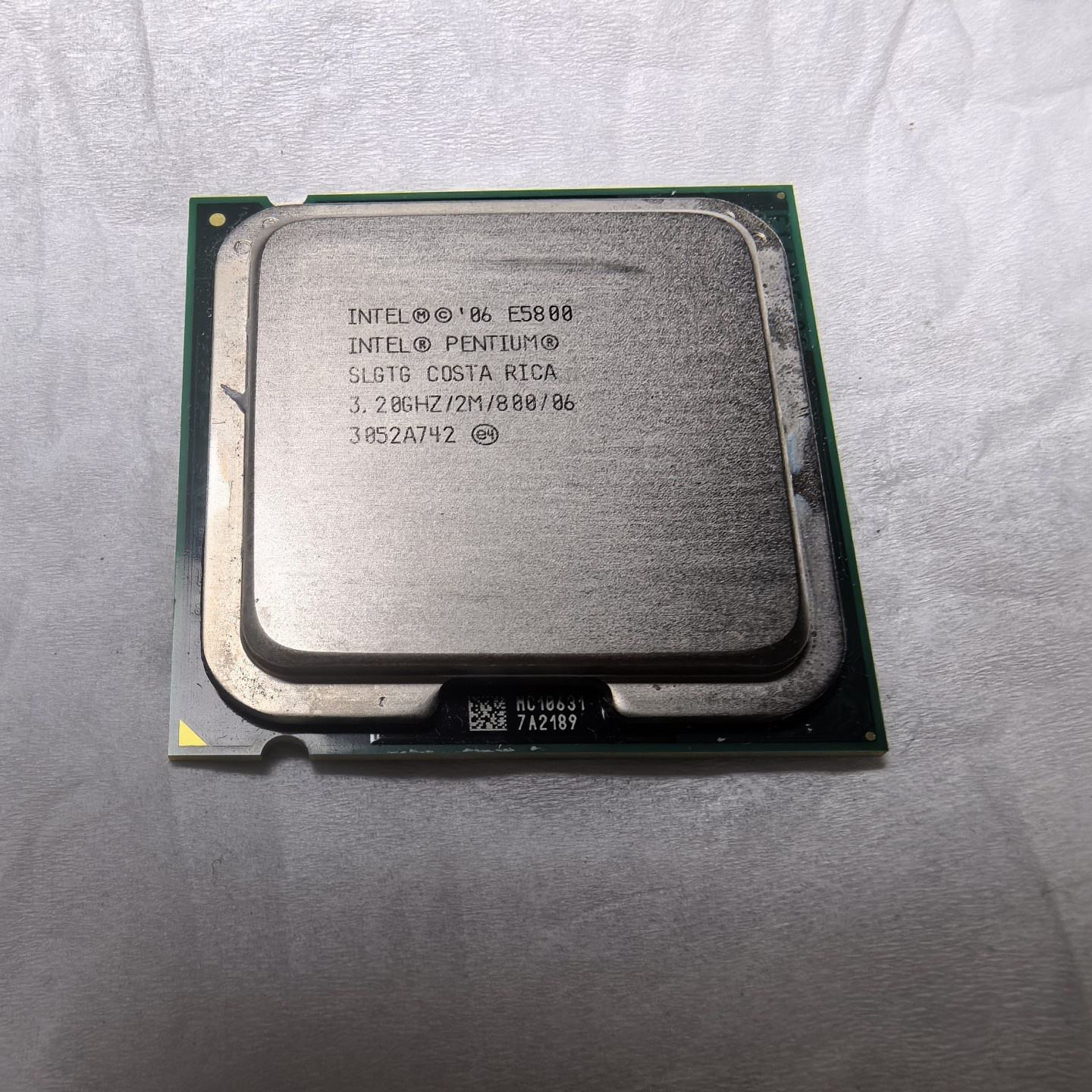 Intel奔腾E5800双核C其它元器件