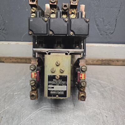 SQUARE D 8536F01 STARTER 600 VAC MAX W 110120V COILNICE TAKE