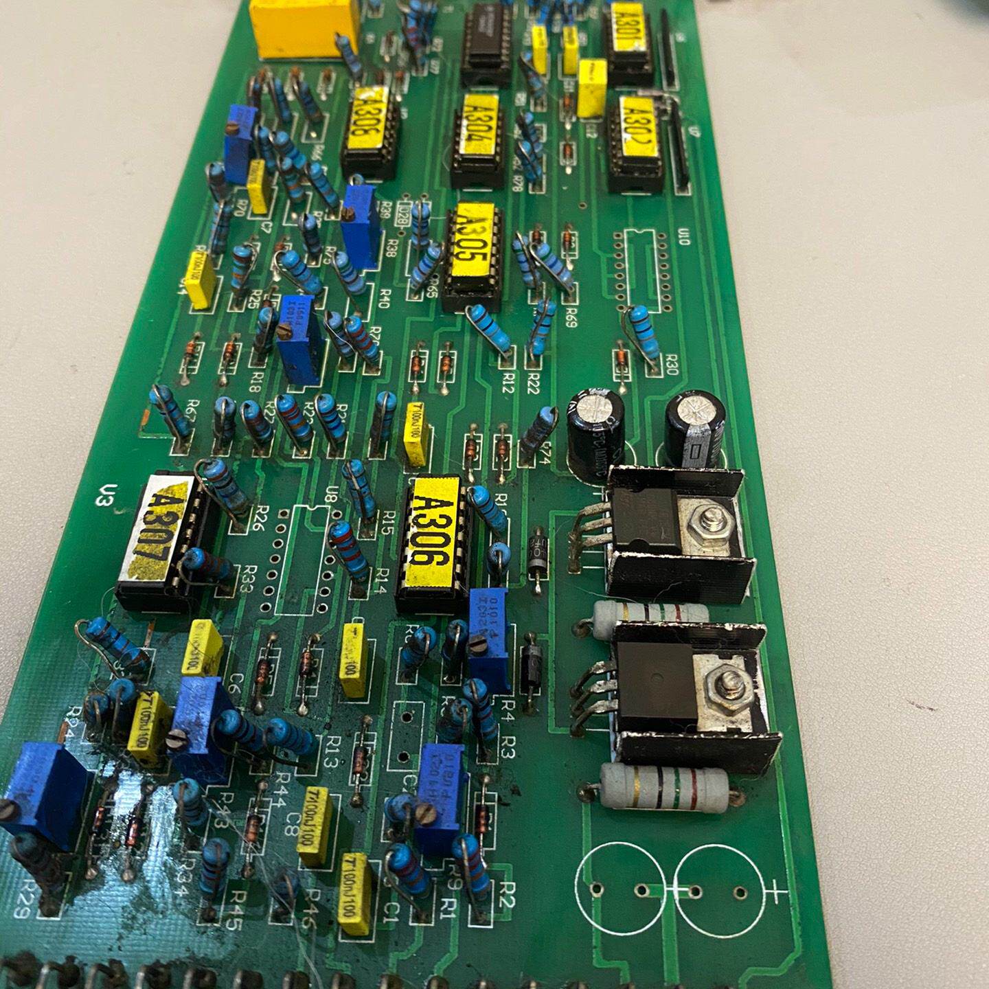 议价高频控制板A3板拆机件图片实物拍摄其中有二个电阻脚脱可维修