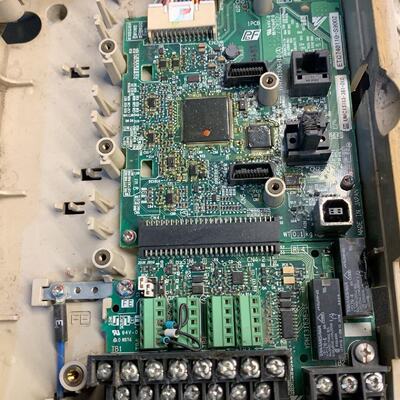 安川变频器H1000主板端子板ETC740110S900议价