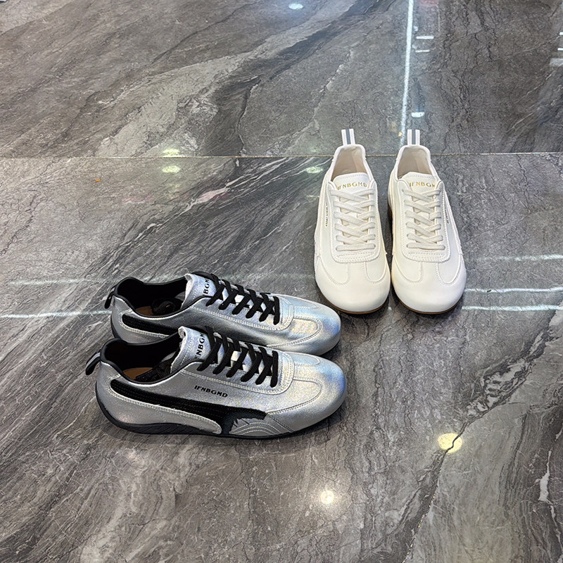 真皮复古软底德训鞋女2026春新款轻便系带显脚小银色运动阿甘鞋