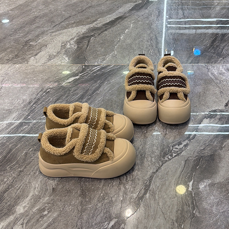 好穿轻便显脚小娃娃头学生板鞋