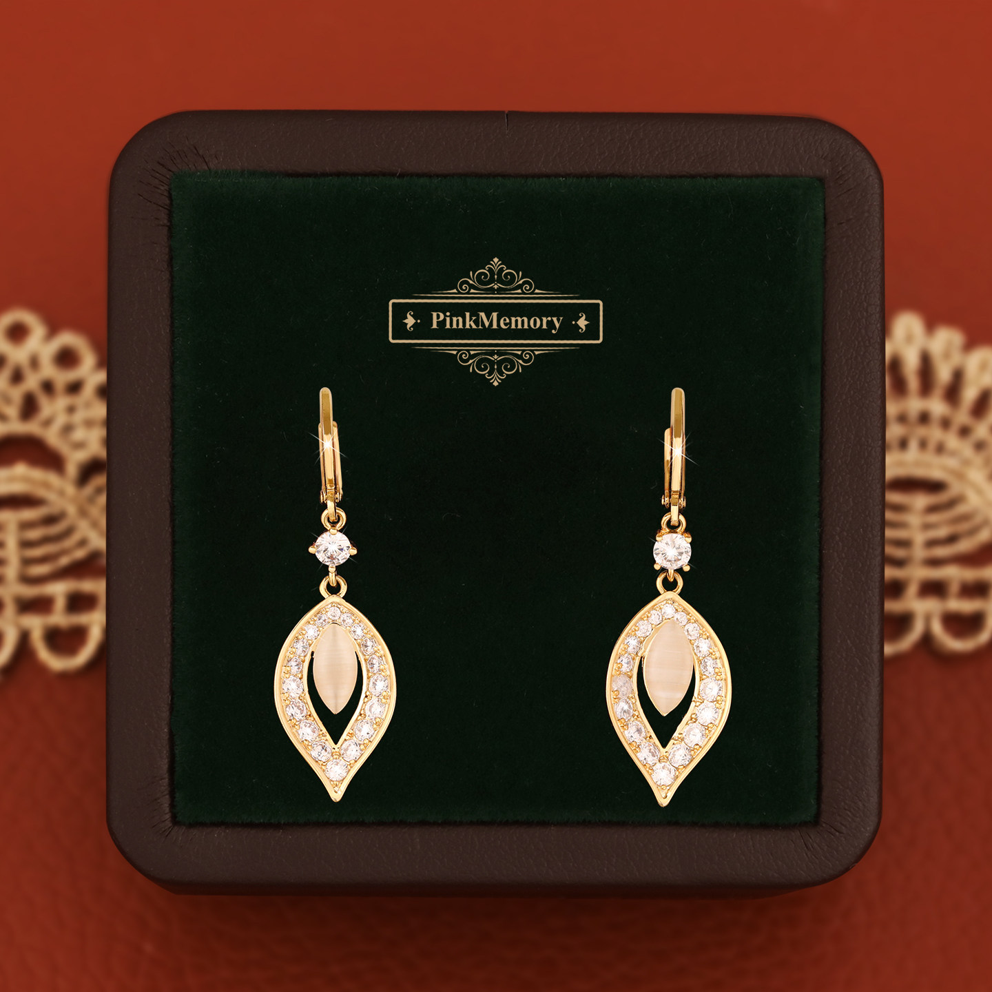 巴黎Pink Memory满钻孔雀羽毛耳钉高级感轻奢女耳坠爆闪领针耳环