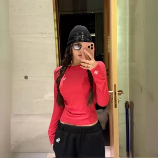 屁屁雪丨高版本CH袖口胸前刺绣梵文字母十字花打底衫女修身长袖潮