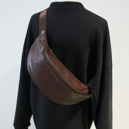 潮牌斜挎软皮百搭运动轻便胸包潮