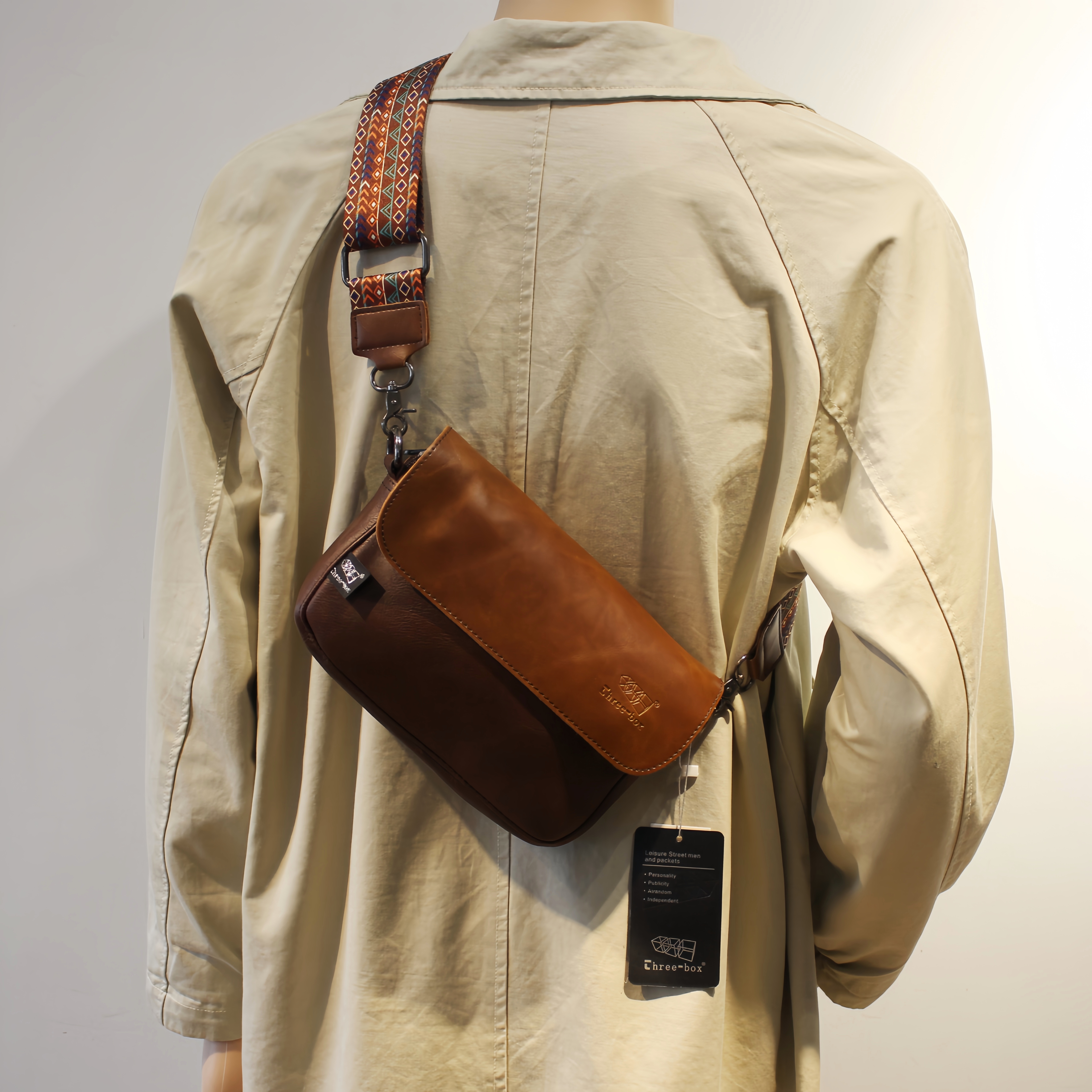 原创潮牌小挎包男2025新款男生斜挎包邮差包小众通勤便携手机包女