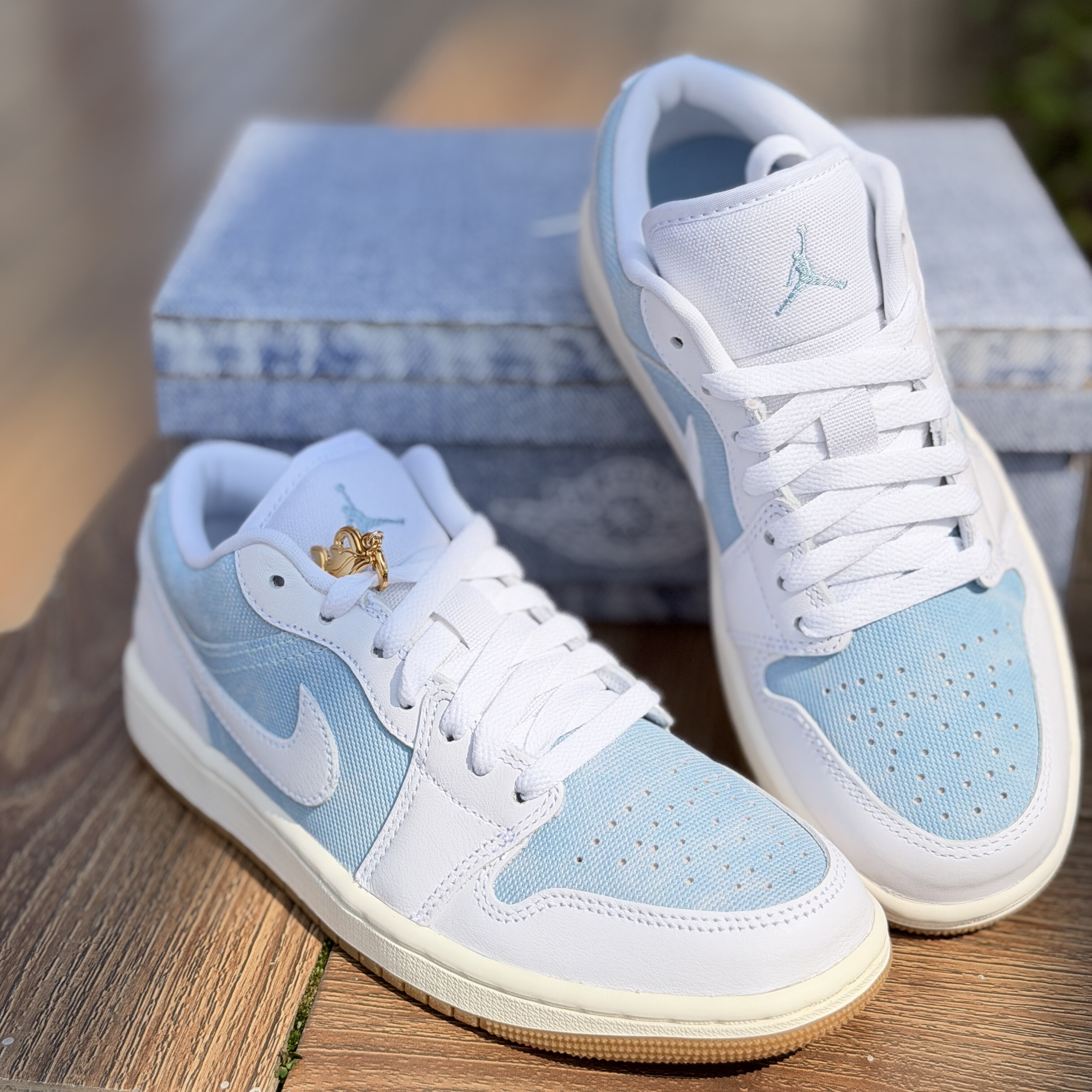 耐克Air Jordan 1 Low AJ1蓝白色低帮复古篮球鞋HQ2004-400