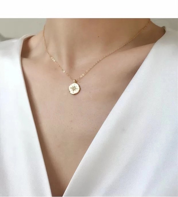 锆石北极星圆牌金币锁骨链