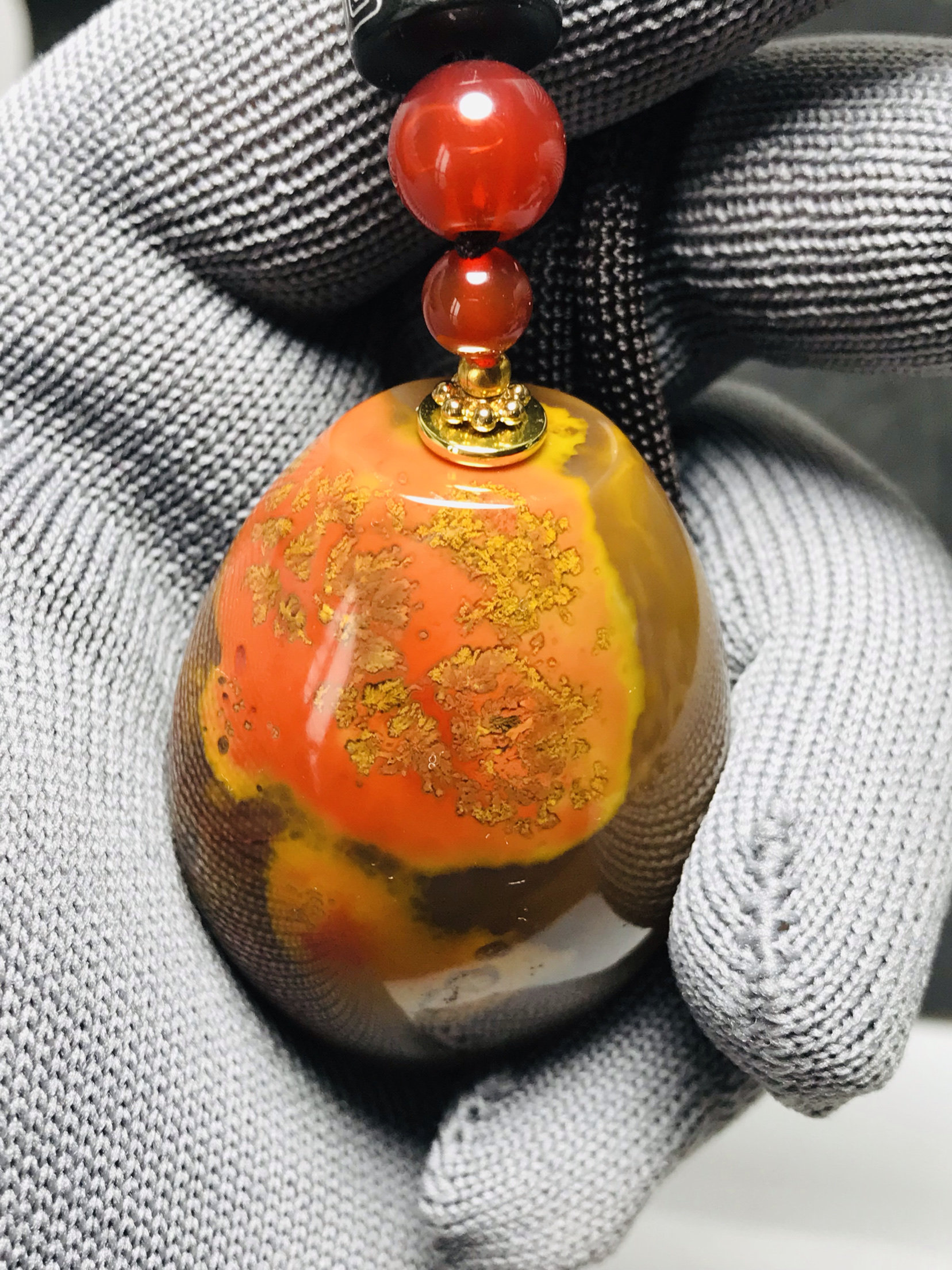 天然战国红玛瑙手把件红黄相间草花漂亮油润52&times;38&times;32mm  100克