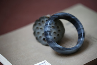 藏品 天然青花籽料手镯一枚 59.8MM 点墨成诗