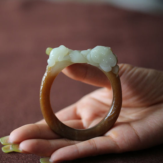 【香荷】天然和田玉糖白玉精雕荷花手镯一枚53MM藏品