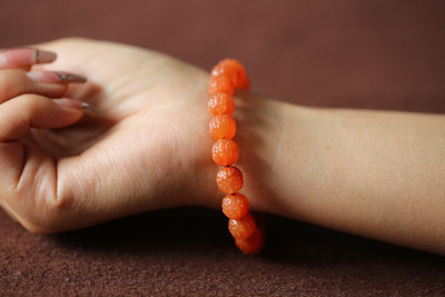 天然南红玛瑙雕刻把玩核桃手串