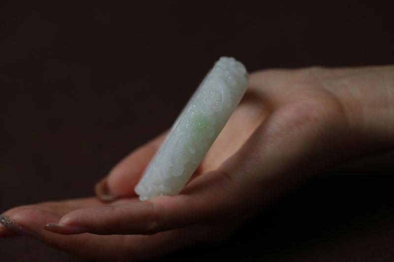 【梅香四溢】天然和田玉白玉青海翠雕梅花手镯一枚53MM