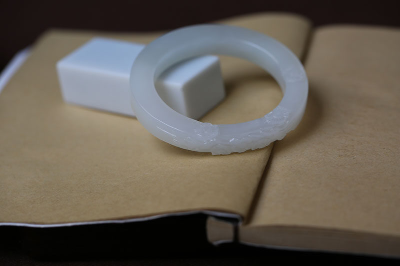 【梅花落】天然和田玉白玉精工雕刻梅花方条手镯一枚 52.5M收藏品