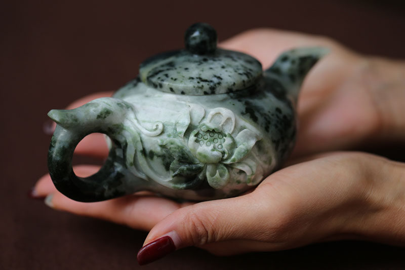 【能饮一杯否】天然独山玉莲花壶，摆件一枚【特价】