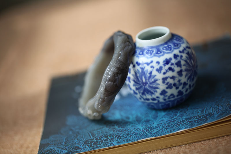 【凤穿牡丹】天然和田玉烟紫玉俏色精雕牡丹随型手镯一枚 59.4MM
