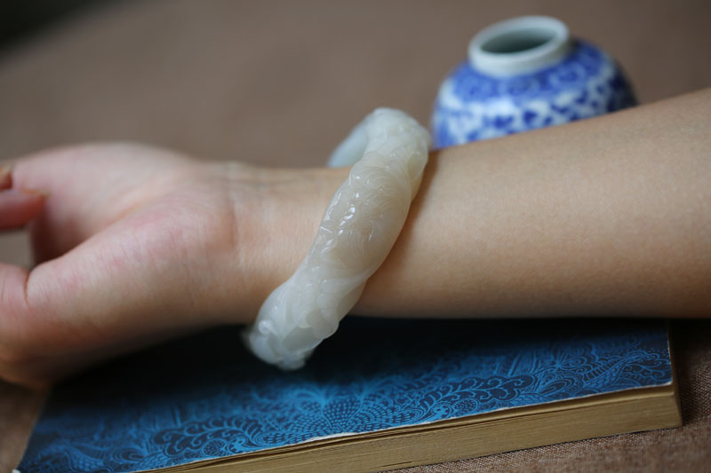 和田玉老矿青海藕粉牡丹随型手镯