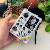 照明 一款 手摇发电 好玩 抱杆设计 报警 应急收音机