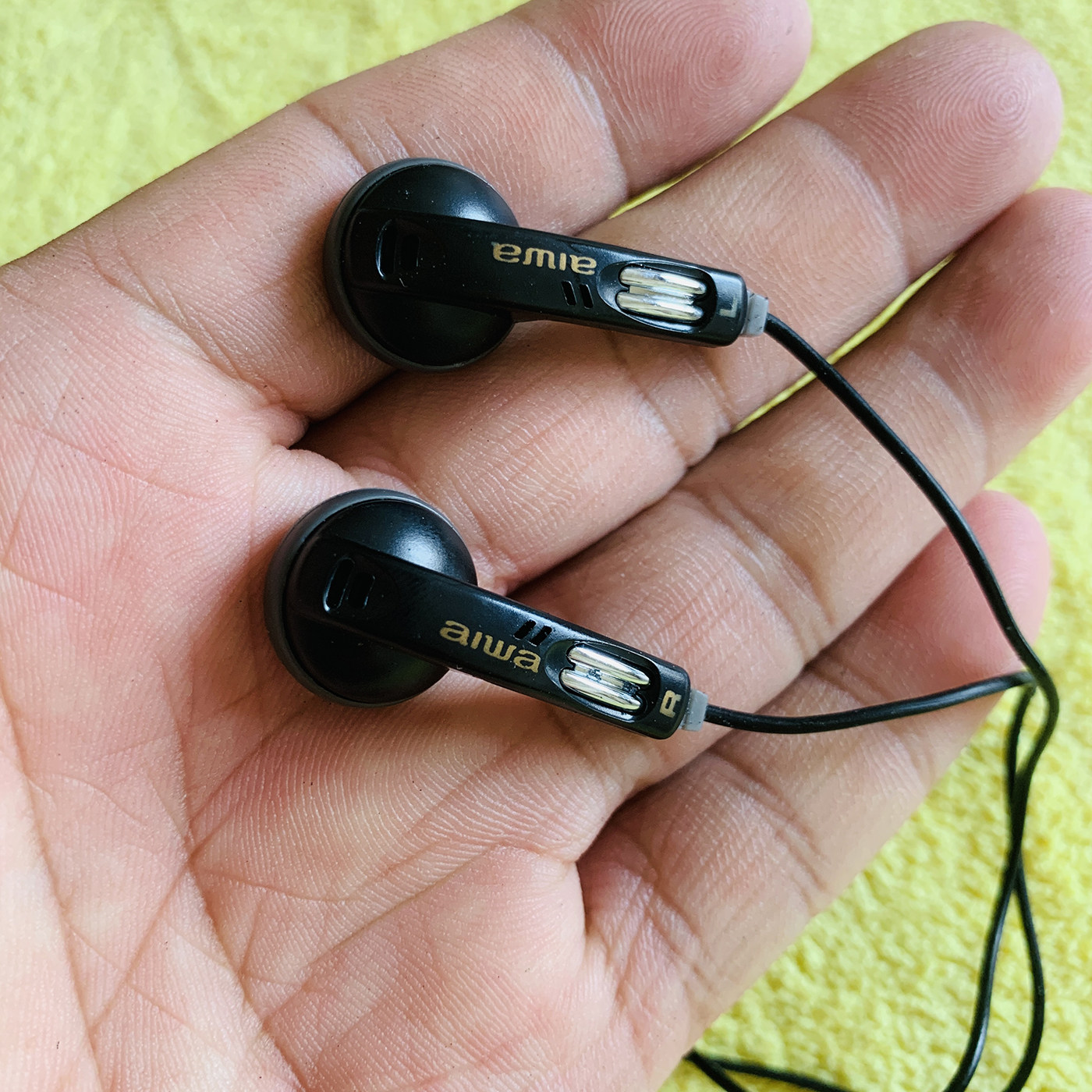 一代经典爱华随身听银条耳机 全新库存 声音好听 线软 值得品鉴