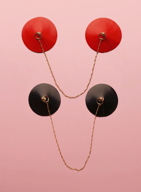 红色 黑色皮革链条乳贴 圆形皮革金色链条胸贴 美胸贴