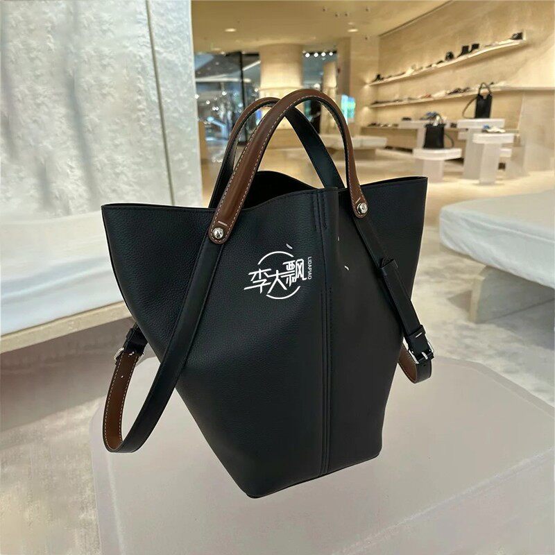 怎么背都不会腻！马吉拉DressAge水桶包单肩手提包赵丽颖同款包包